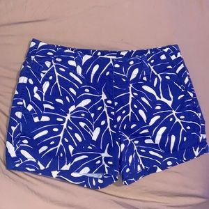 Vineyard Vines short. Size 6